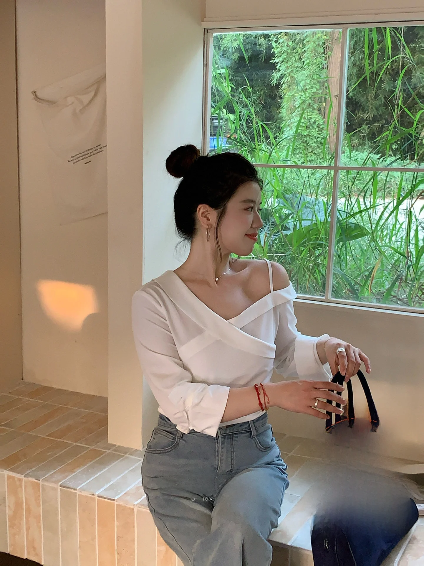 

Белая однотонная блузка с открытыми плечами и длинными рукавами больших размеров для полных женщин, повседневная, шикарная, зимняя, модная.