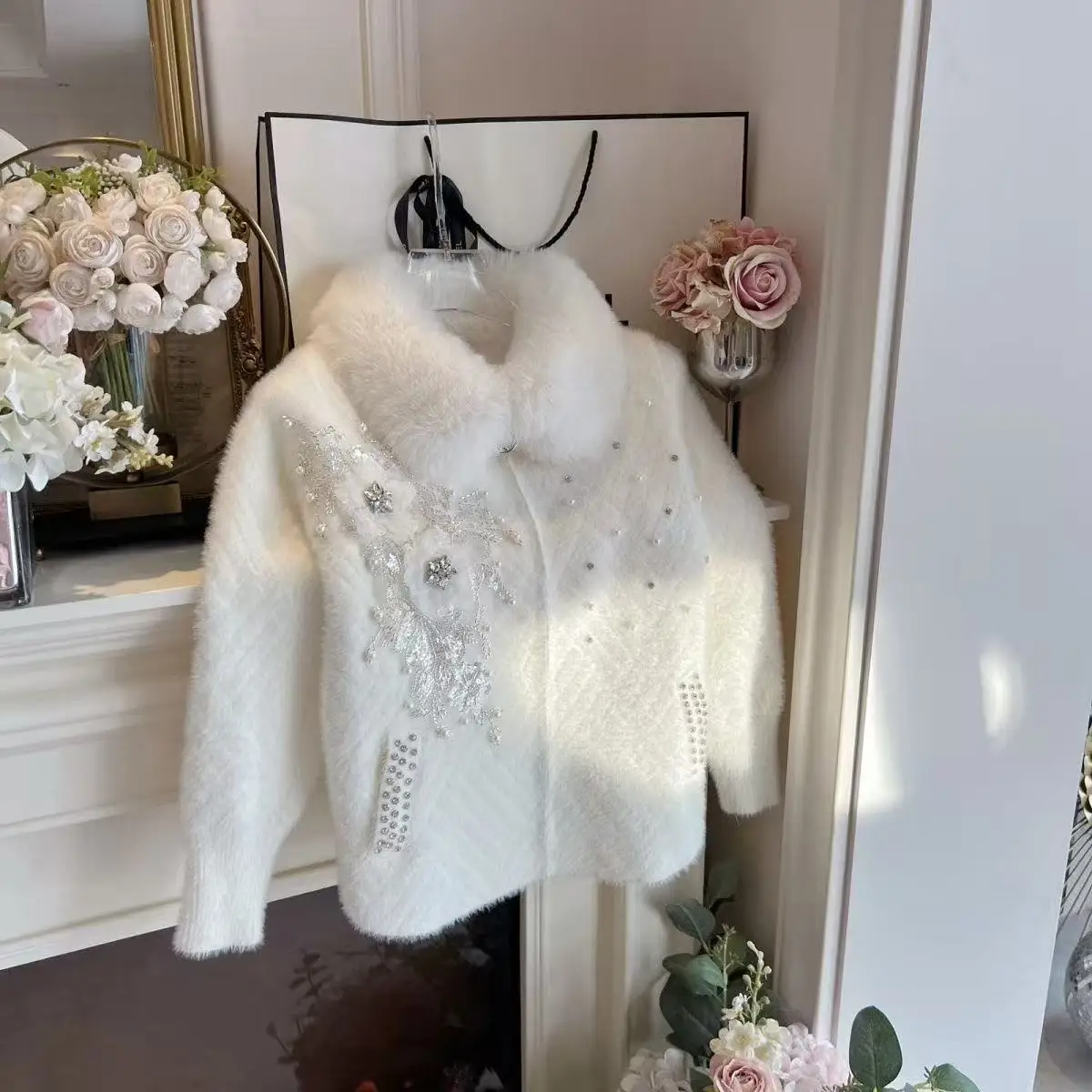 الفاخرة تصميم البلوزات الخريف الشتاء تريكو معطف فو الثعلب الفراء طوق سترة مشغولة من الصوف المرأة الاتجاه الجديد سترة بيضاء #5