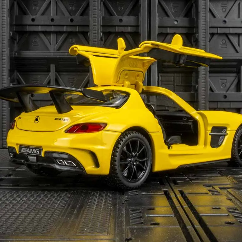 1:32 Mercedes Benz SLS colección de adornos de modelo de coche de aleación, puertas y capó de motor, el maletero se puede abrir para juguetes para niños