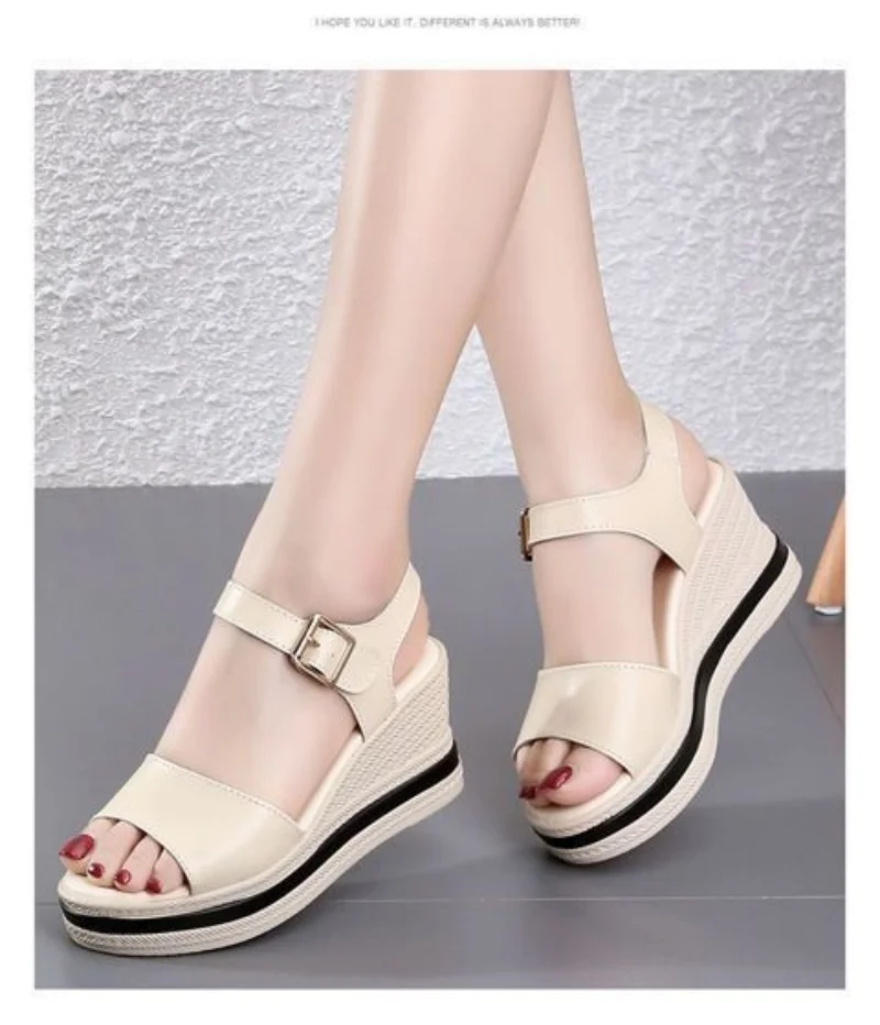 

The 2025 new style of fashionable and casual outdoor height-increasing soft-soled sandals with a soft and fluffy sole