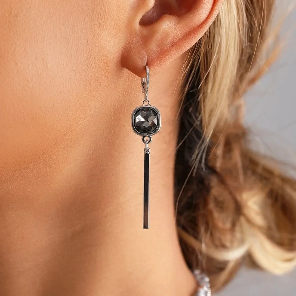 New Fashionable Gray Crystal Charm Earrings Y2K Ellipse Geometric Earring Line Triangle Crystal Eardrop
