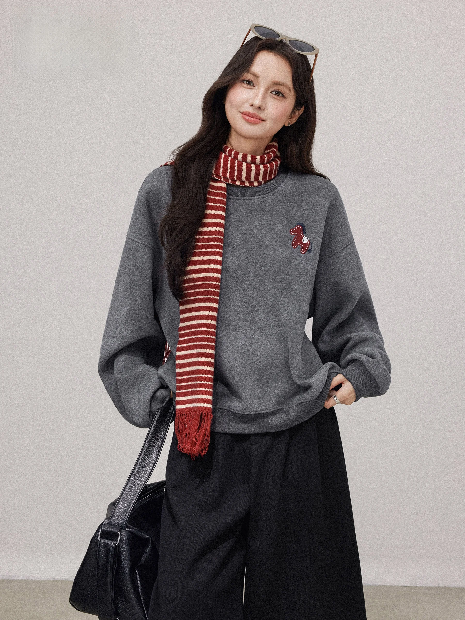 

Женский свитер свободного кроя с полосками, утепленный, в корейском стиле, осенне-зимний, повседневный, стройнящий, от Zhang Dou Dou