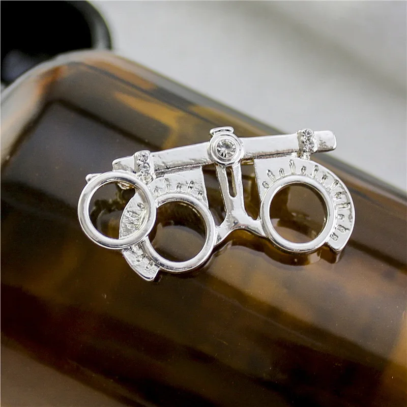 التصميم الأصلي يوم العين العالمي الرائدة إبرة مكافحة قصر النظر العين بروش طبيب العيون هدية ارتداء اليومي #3