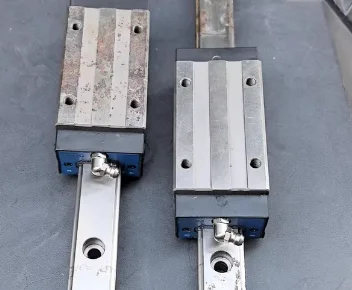 

Linear guide with slider for automatic packaging machinery