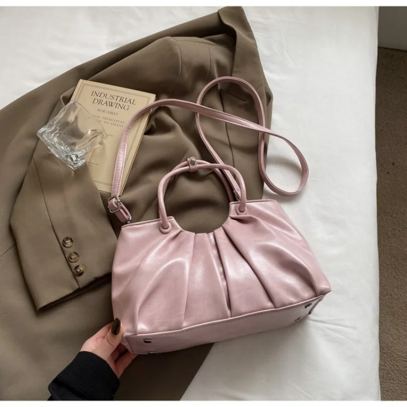 Bolso de mano premium para mujer elaborado en cuero estampado de Brook con un aspecto diario, ligero y limpio, famoso y moderno ​