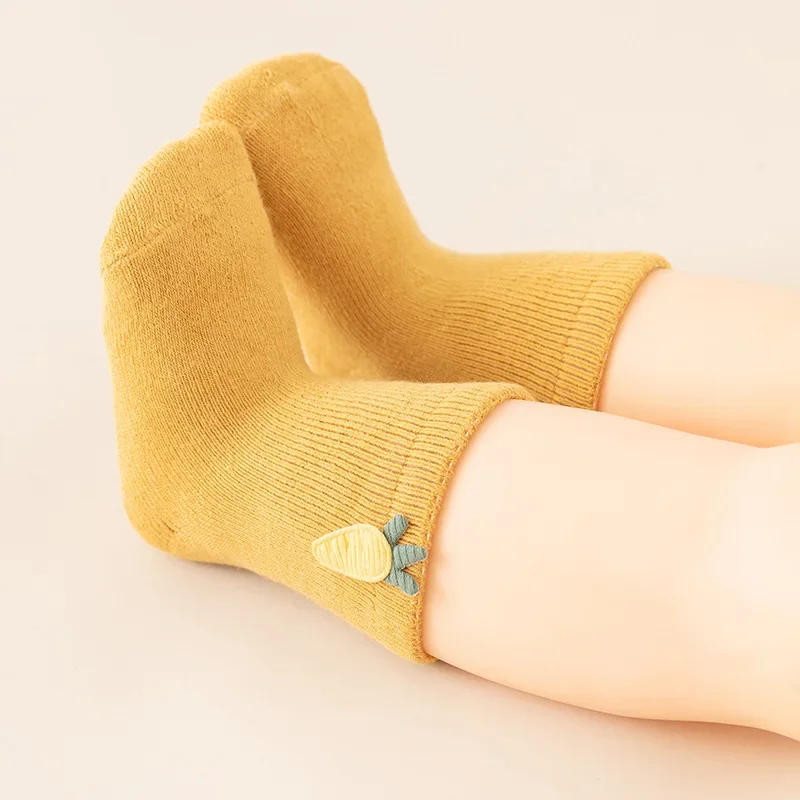 Calzini per bambini terry winter ispessimento caldo cotone pettinato accessori per cartoni animati calzini per bambini simpatici calzini per neonati ravanello