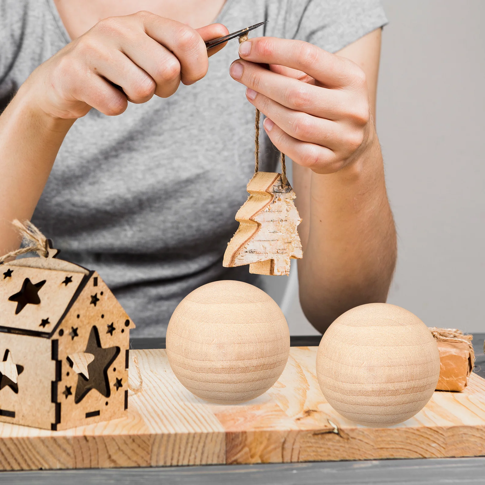 

Solid Wooden Ball Smooth Surface Natural Texture for Crafts DIY Projects Wedding Birthday Decorations Painting Sketching Sphere