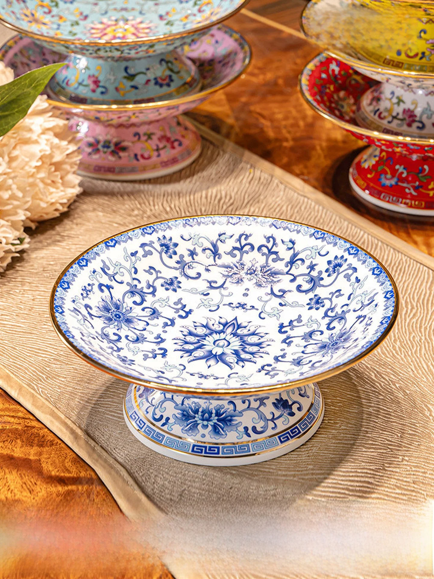 

Handmade Jingdezhen Ceramic Fruit Tray Vintage Floral Design High-End Education Living Room Home Use Snack Tray Elegant Aesth...