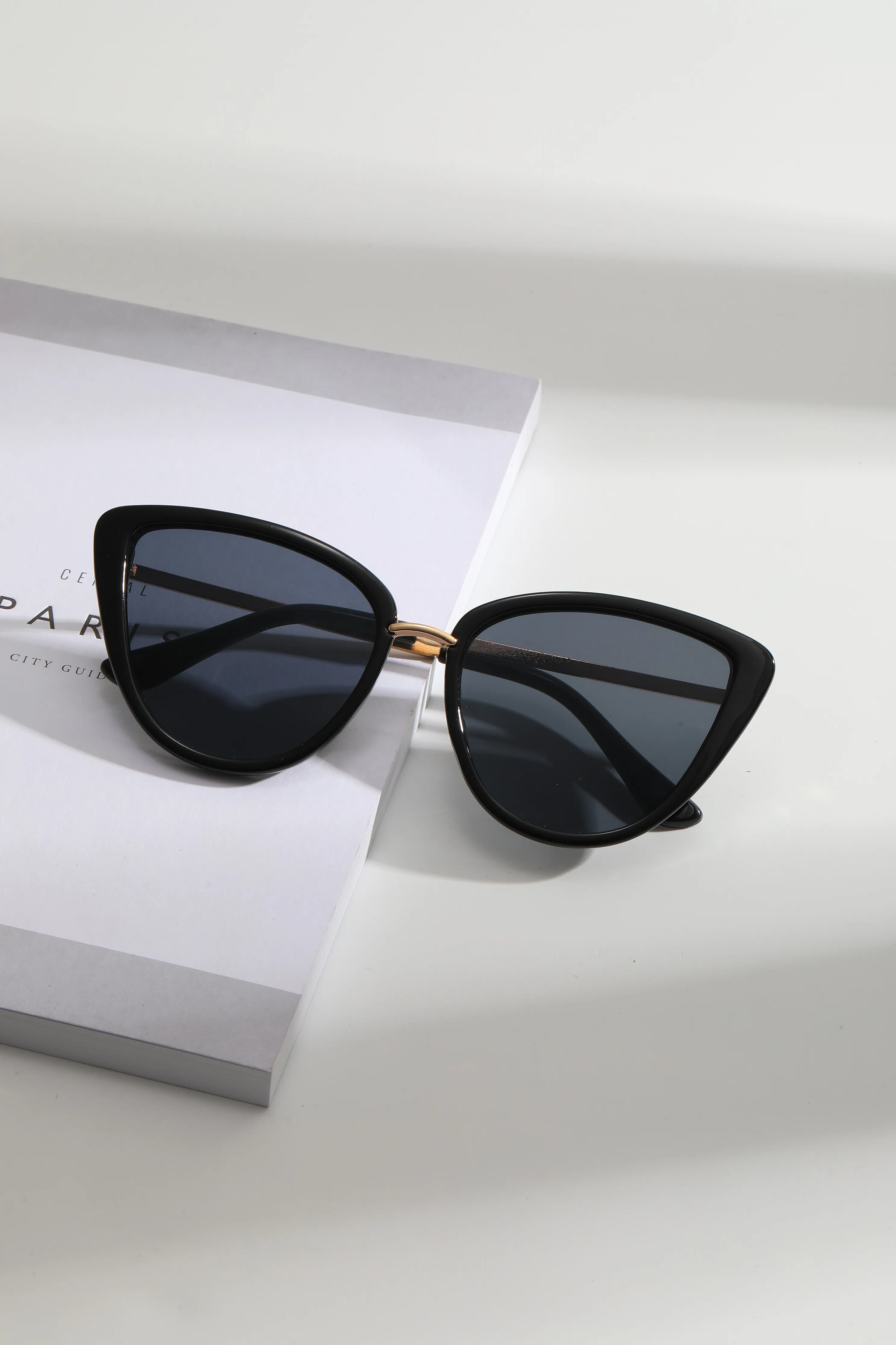 Unisex Y2K Vintage Cat Eye Modebrille Vielseitige Alltagskleidung und Reisen Geeignete Männer Frauen Dekorative Brillen