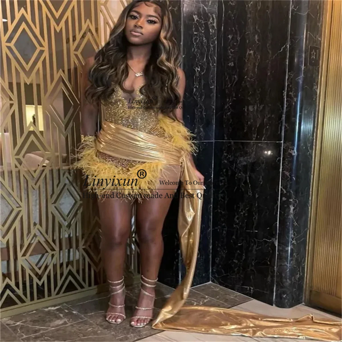 Gold Sweetheart Short Prom Dress For Black Girls Beaded Crystal Feathers Homecoming Party Dress With Tail Mini Abiti Da Cocktail