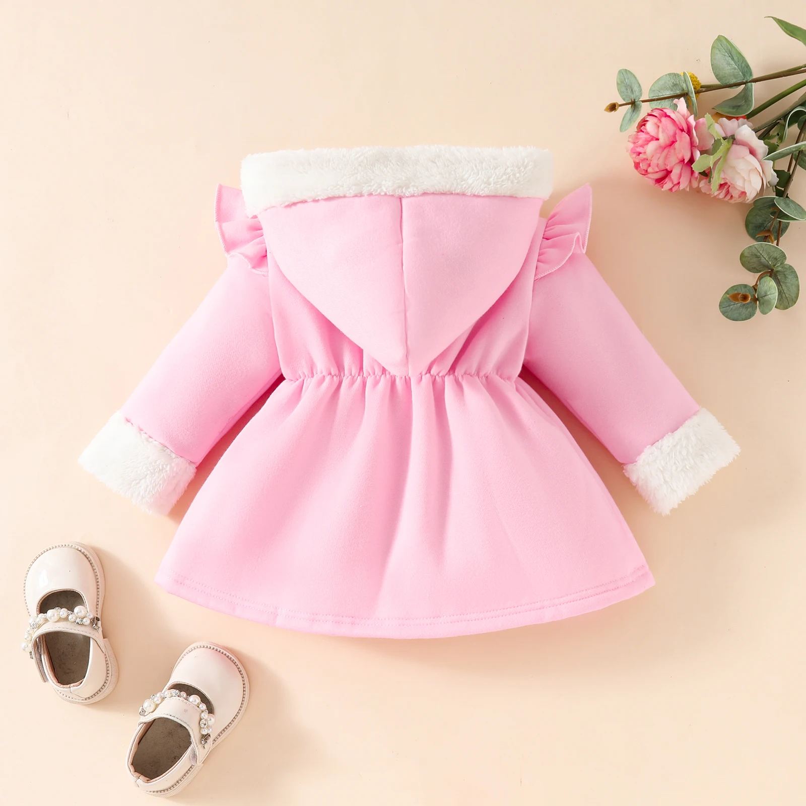 Autumn and winter single baby baby girl cute little flying sleeve hooded waist coat, hat cuff fur decoration