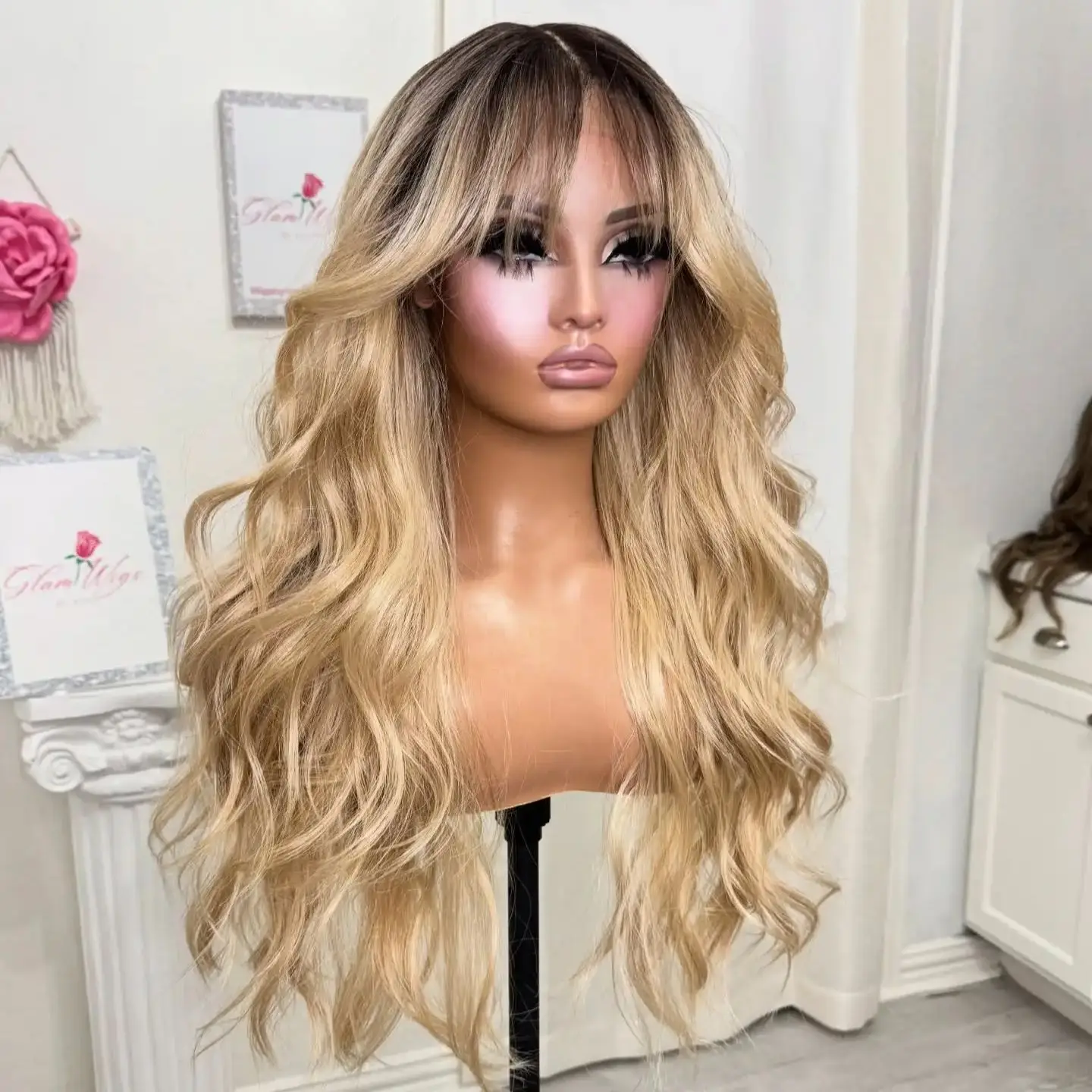 

24 Inch Golden Blonde Shadow Roots Wig Curtain Bangs Long Length Loose Wave 13*4 HD Invisible Lace Glueless Wigs Synthetic Hair