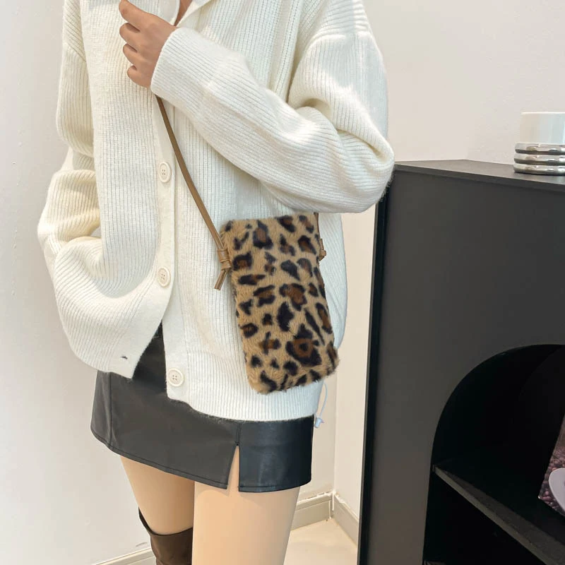 Mode Neue Einfarbig Schulter Unterarm Tasche Frauen Plüsch Weiche Herbst Winter Mode Flauschigen Totes Handtasche Dame Reise Geldbörse – Detail 13