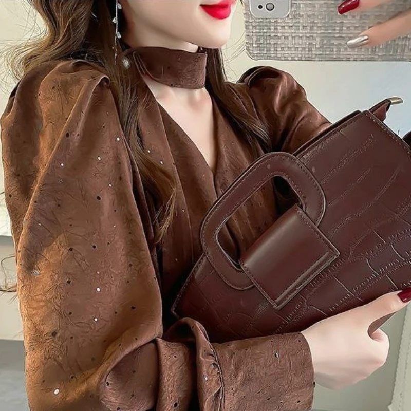 Koszulki i bluzki z dekoltem typu halter dla kobiet, urocze i eleganckie, promocja, młodzieżowy luksus, nowa kolekcja 2025, nowość, luźna damska góra.