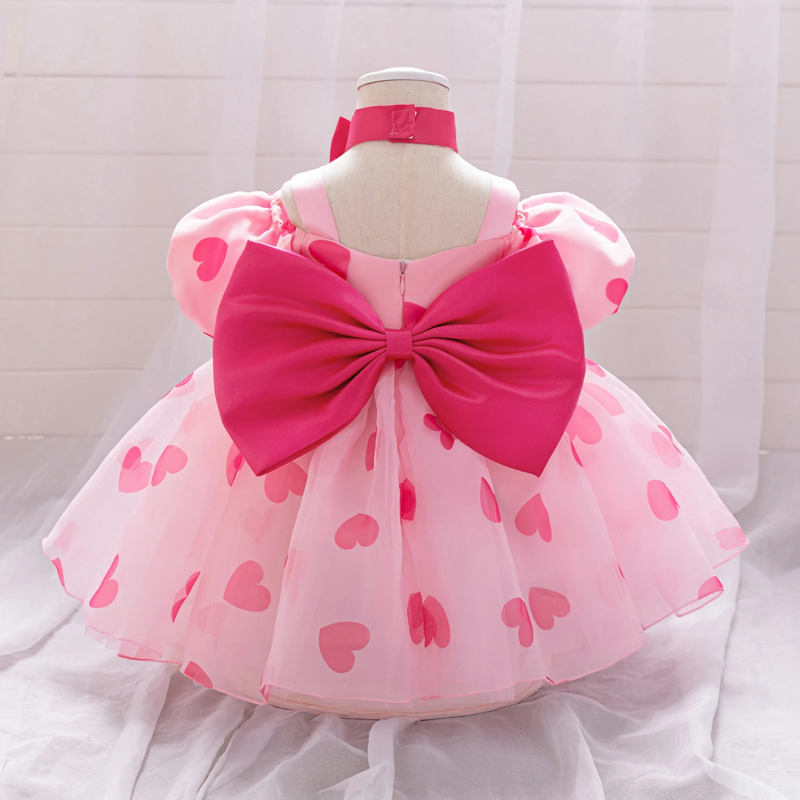 

Toddler Baby Girl Princess Dress Sweet Heart Print Cold Shoulder Puff Sleeve A-line Tulle Dress with Bow Choker for Party Club