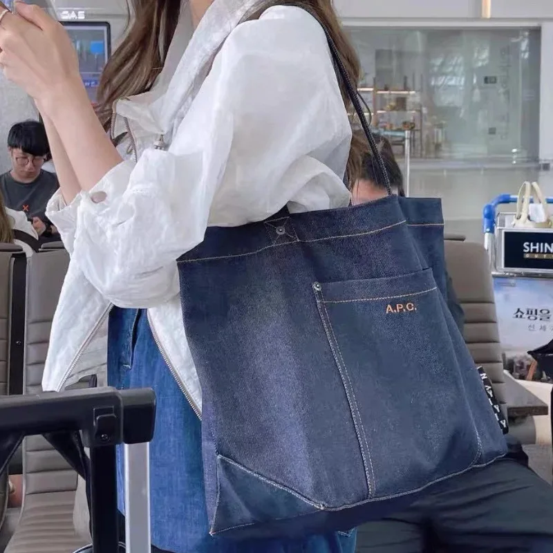 

New denim canvas bag, large-capacity commuter retro shopping bag, Mommy bag, light portable messenger bag for mother and baby.