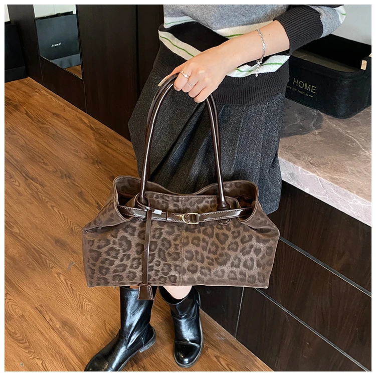 Leopard Print Sewing Thread Hasp Youth Sweet Shoulder Bags for Women 2026 Hot Sale Large Capacity Sense of Luxury Tote Bags