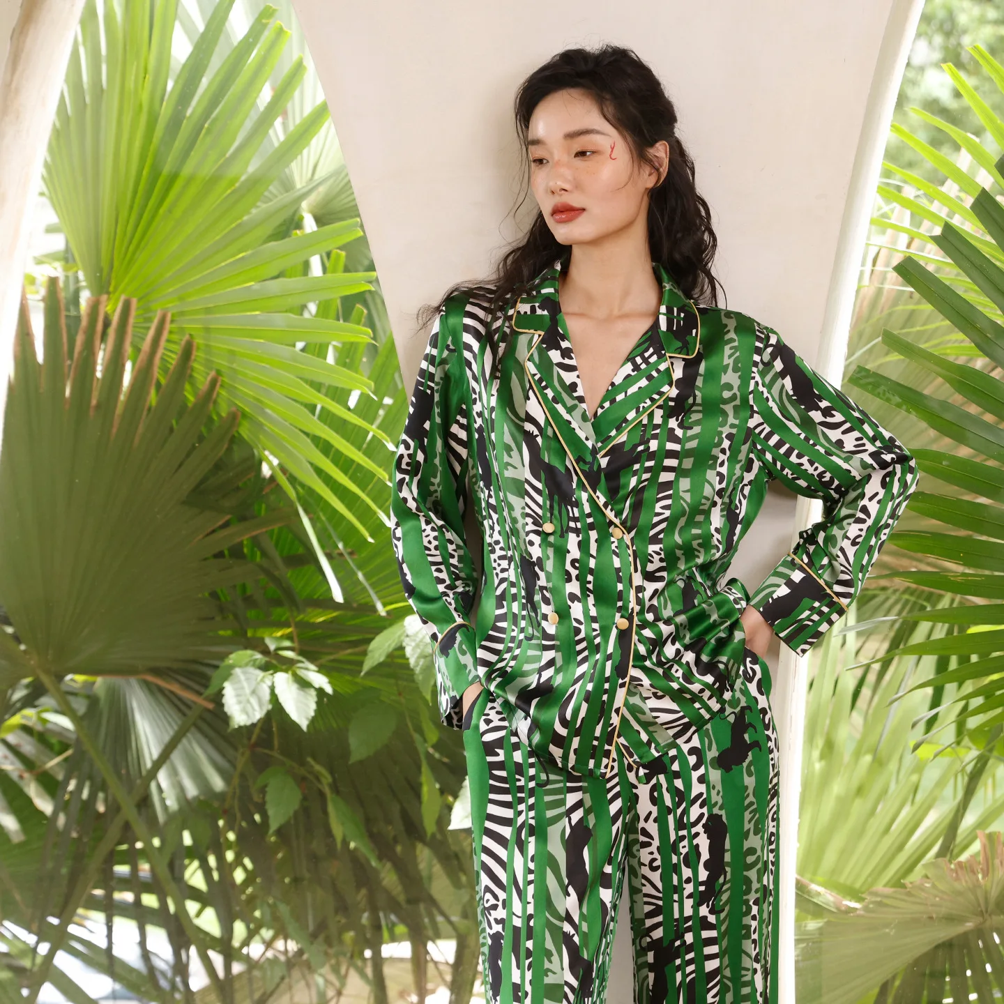 

19MM 100% Mulberry Silk Pajama Set Women Green Jungle Print Lapel Long Sleeve Shirt Pants Luxury Loungewear Breathable Nightwear
