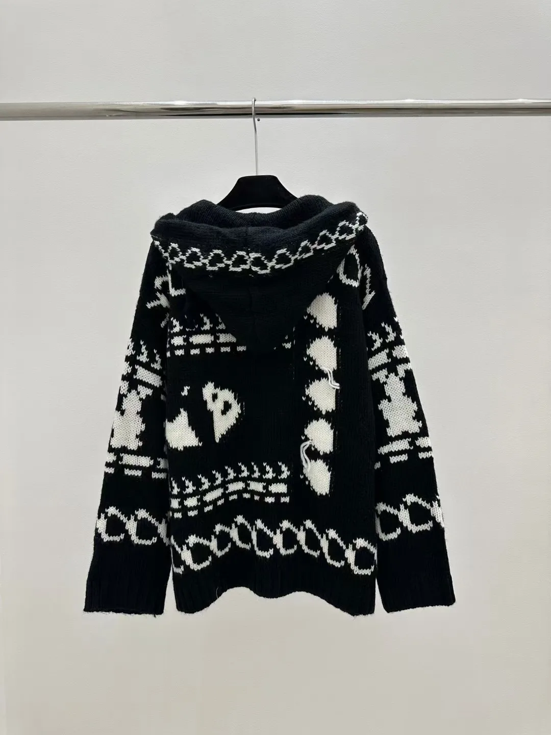 Women's Contrast Color Knitted Cardigan, High-End Custom, Black and White, 2024