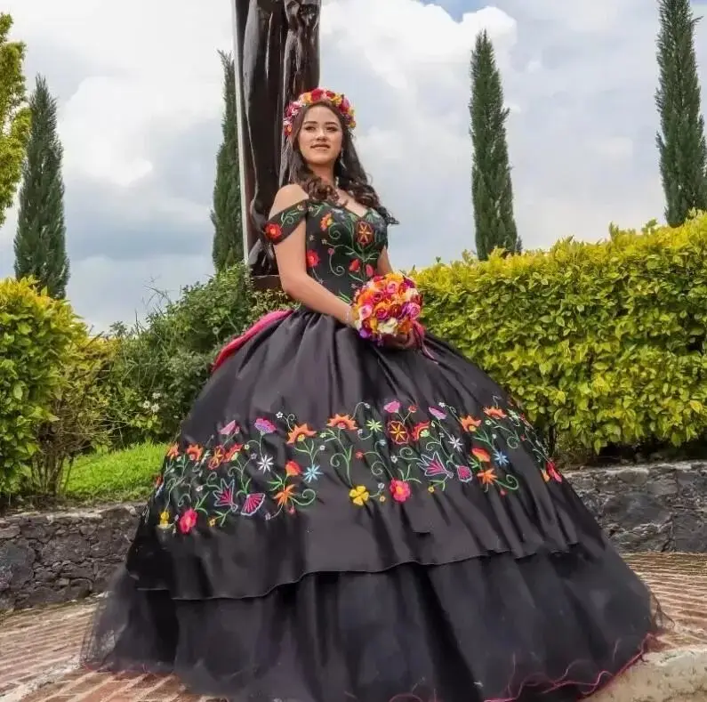 

Lorencia Black Plus Size Mexican Charro Quinceanera Dress Ball Gown Embroidered Off Shoulder Sweet 16 Vestidos De XV Anos YQD386