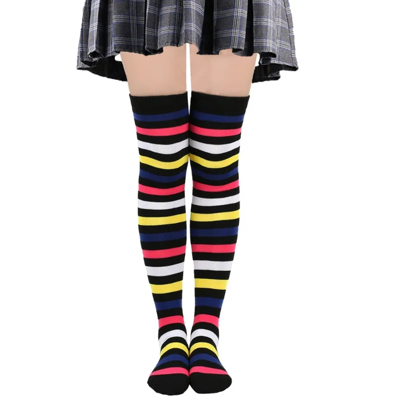 Accessoires d'Halloween colorés associés à des chaussettes hautes aux genoux chaussettes longues pour enfants chaussettes de fête Anime Cosplay rayé multicolore