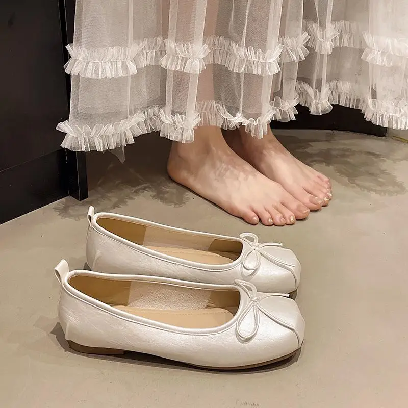 バレエスタイルスリッポンレディースシューズソフトボトムメリージェーンバタフライノットフラットマウスファッショナブルな夏の履物韓国スタイル