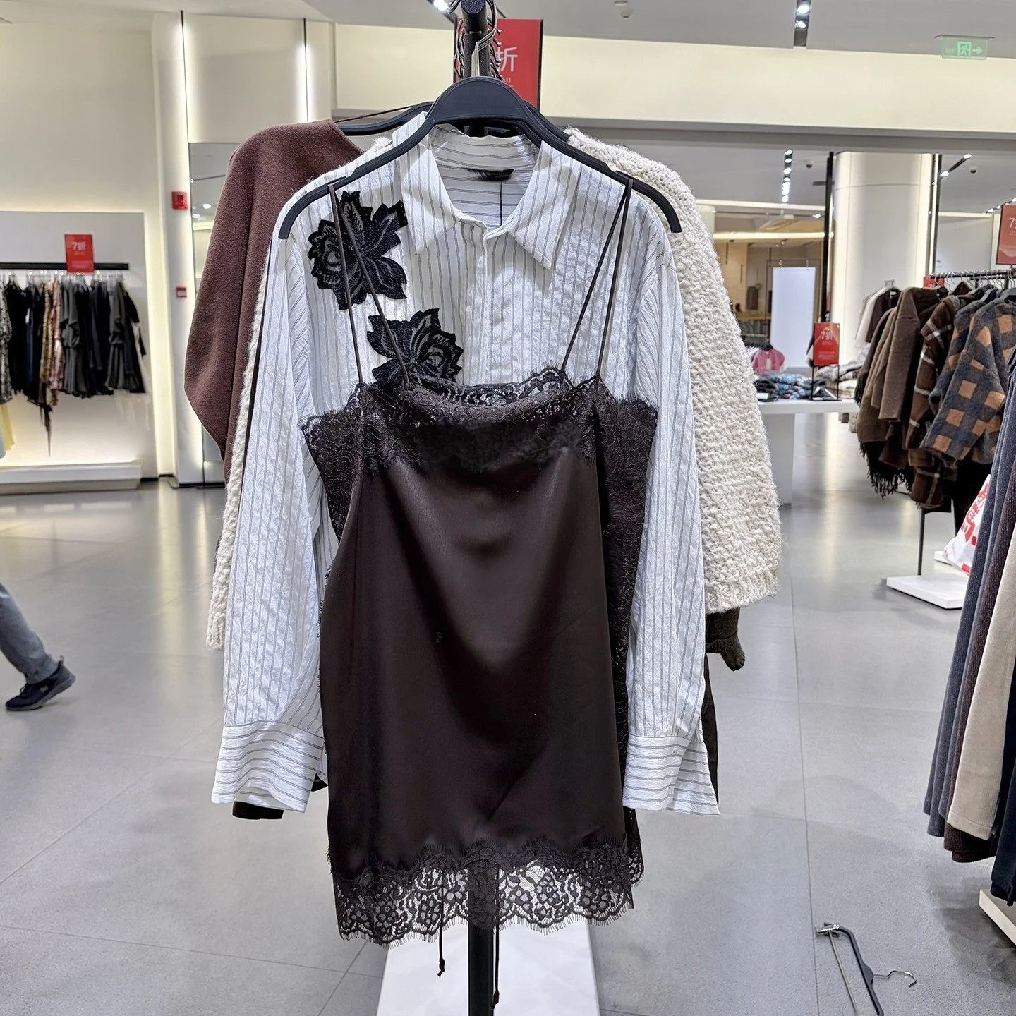 

2026 new women's clothing style sweet and pure desire style lingerie style silk satin texture lace camisole vest top