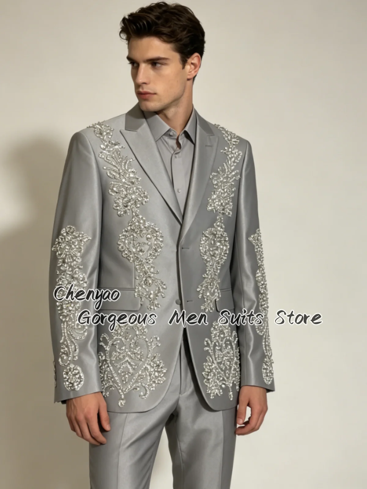 Exquisite Grey Satin Crystal Embellished Men Suits Customized Groom Tuxedos Slim Luxury Male Prom Blazers 3Pcs Sets ropa hombre
