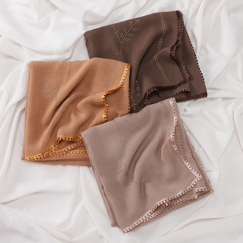Strass-Besetzter Hijab aus Knitterbaumwolle mit Spitzen- und Quastenrand Muslimisches Damen-Kopftuch Eleganter Damenschal Islamisches Kopftuch – Detail 3