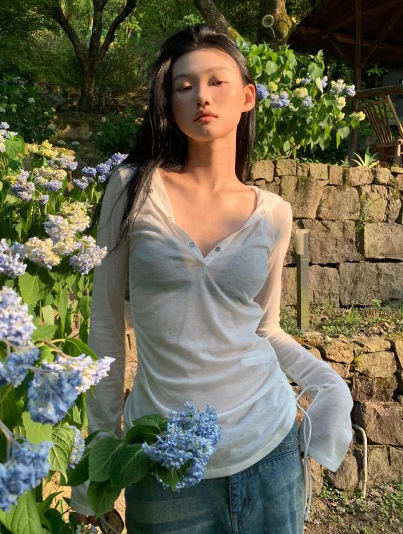 Sommerliches, dünnes Damen-Langarmshirt, Streetwear Y2K, sexy, durchsichtig, mit Kapuze, Kordelzug, schmal geschnitten, Sonnenschutz, weiße T-Shirts – Detail 4