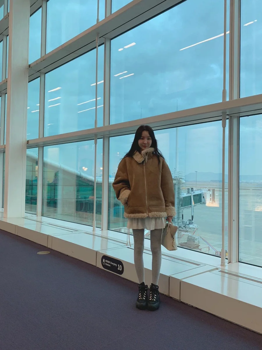 Calore e Stile: Giacca da donna in finta pelle scamosciata con pelliccia sintetica, design integrato, casual, comoda, cappotto corto con dettagli a zip, in poliestere