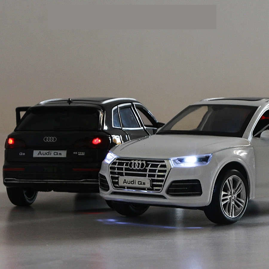 1/32 Audi Q5 SUV Sport Toy Car Model JKM Diecast Metal Vehicle Miniature Collection Sound & Light Free Wheels Collection Boys