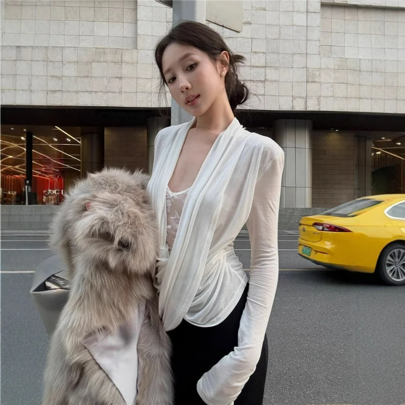 

Женская футболка с кружевными вставками и эффектом двухслойности, с вырезом-качели, весна 2026, новая модная модель, с длинными рукавами, приталенный крой, белая базовая рубашка-топ