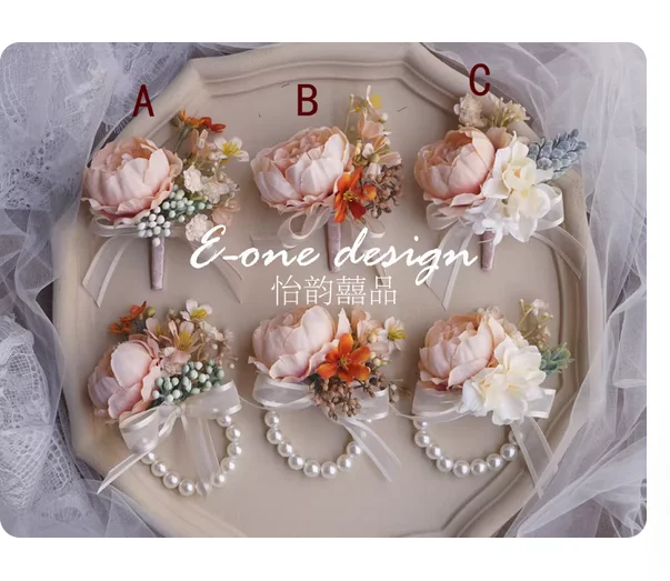 

Лес Европейская свадьба невеста жених подружка невесты жених родителям свадебный корсаж запястье цветок церемония открытия