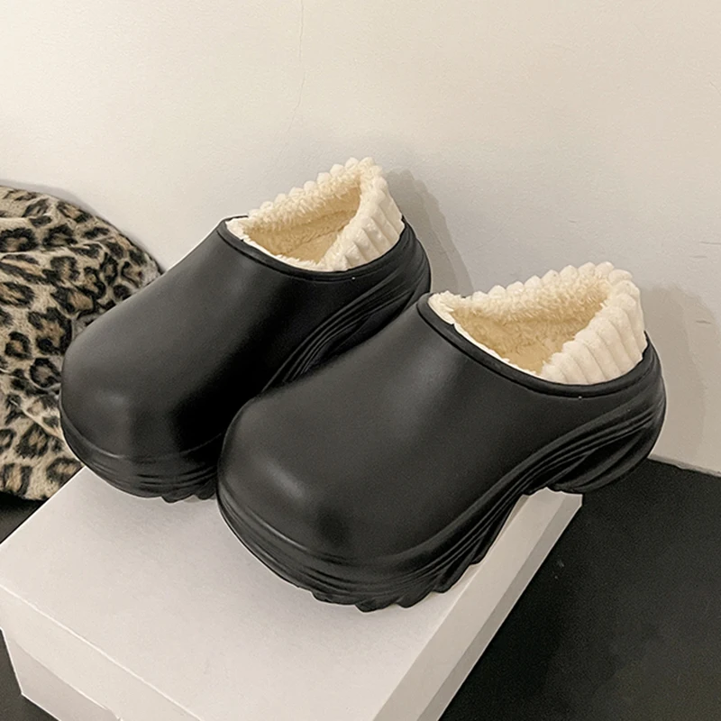 مكتنزة منصة النعال للنساء 2025 جديد سميكة القاع الدافئة أفخم قباقيب أحذية امرأة مقاوم للماء عدم الانزلاق شبشب منزل داخلي