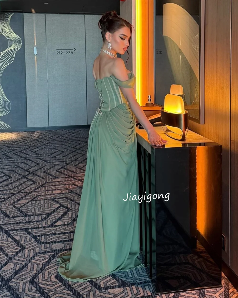 تخصيص رائعة الشيفون الطية ألف خط خارج على الكتف فساتين طويلة مناسبة مخصصة جودة عالية مثير