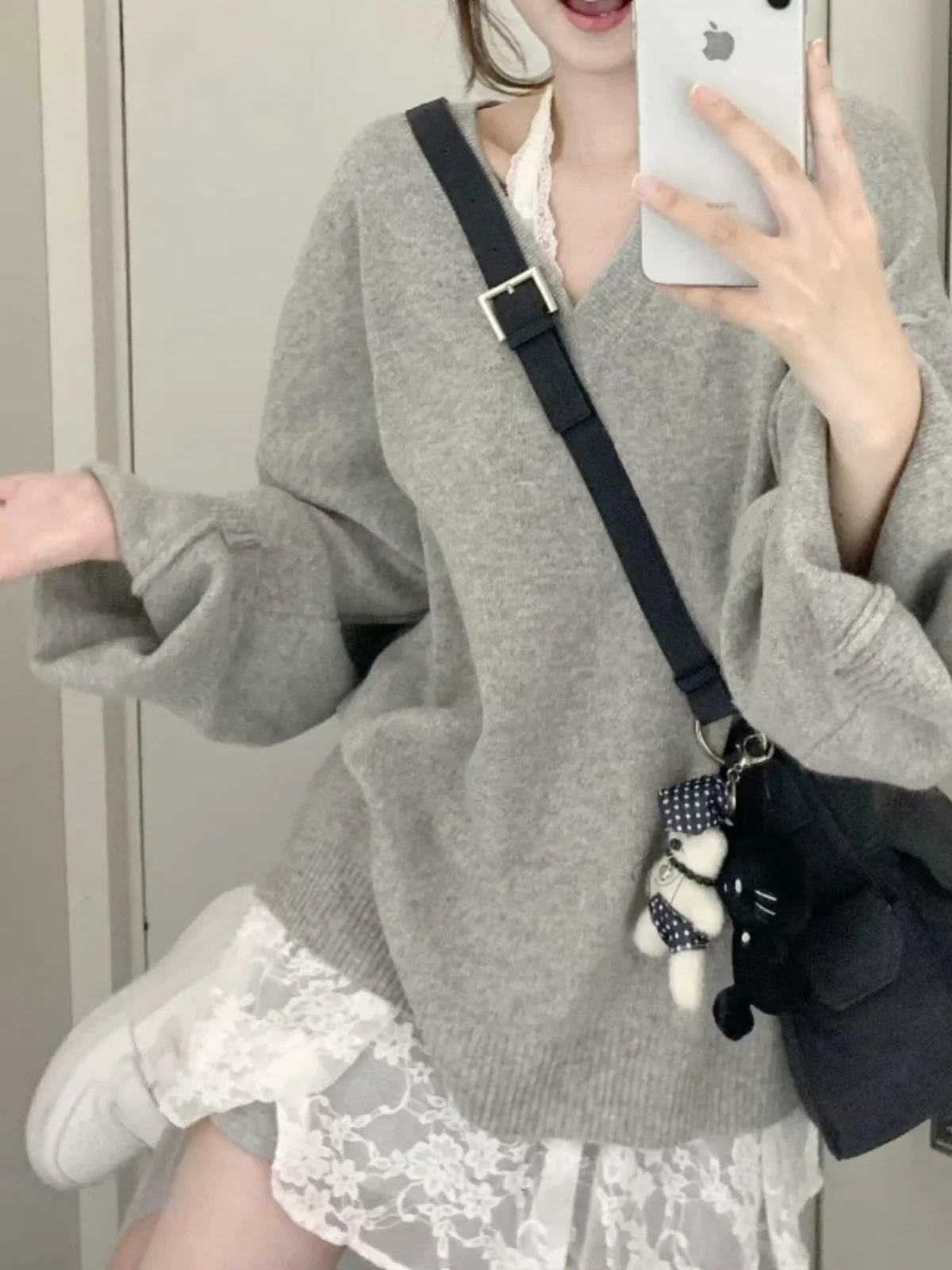 

Ele ey V-Ne свитер женский осенне-зимний свободный бархатный свитер с медведем повседневный универсальный белый кружевной внутренний комплект из двух предметов