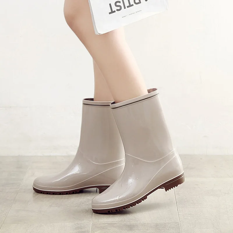 

Fashionable Waterproof Anti-Slip Mid-Calf Women's Rain Boots Bright Surface Stylish Water Shoes Outdoor Wear Spring Autumn