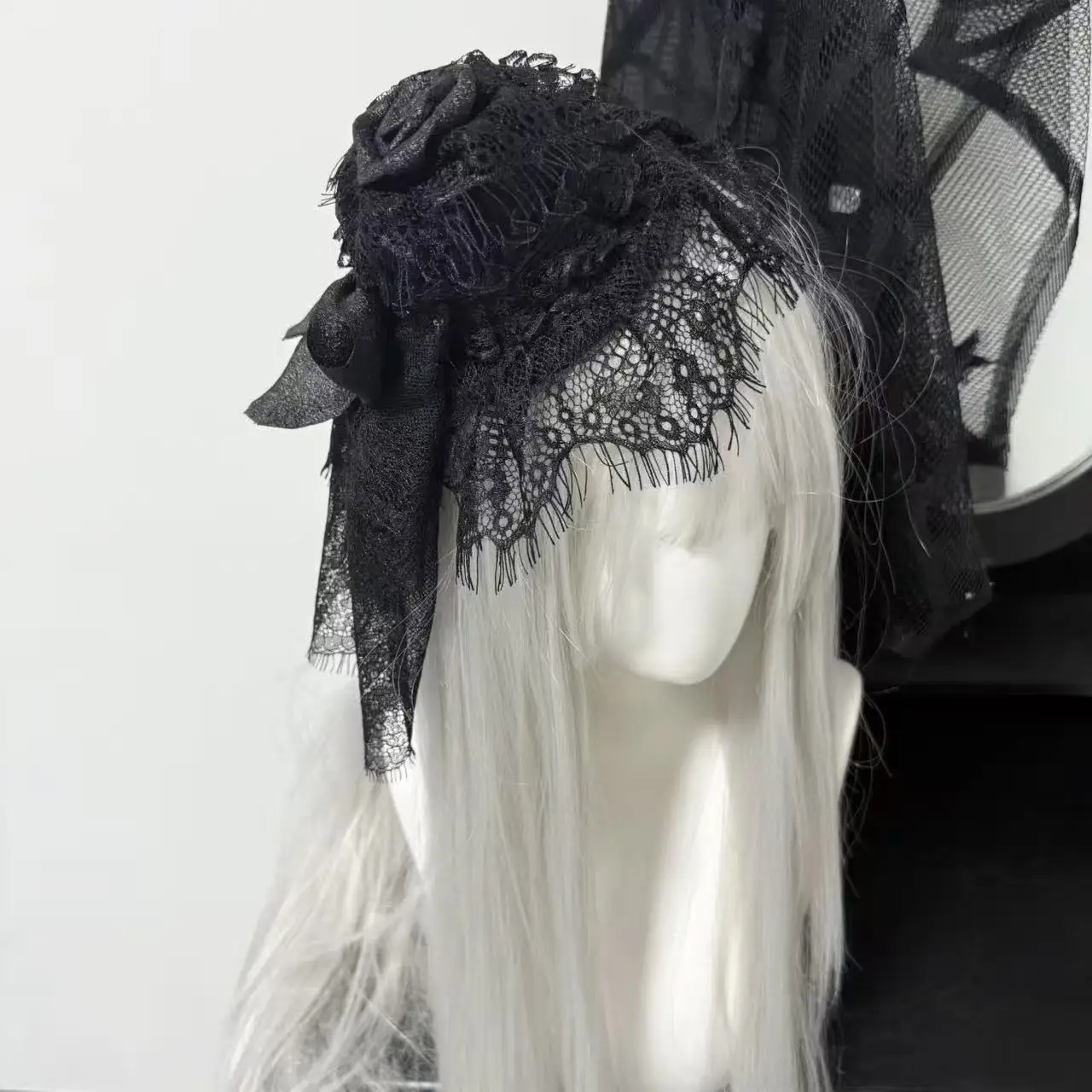 Vintage Lolita Mini chapeau haut-de-forme femmes élégant blanc/noir dentelle fleur fête Bonnet casquette pince à cheveux casque Cosplay chapeaux