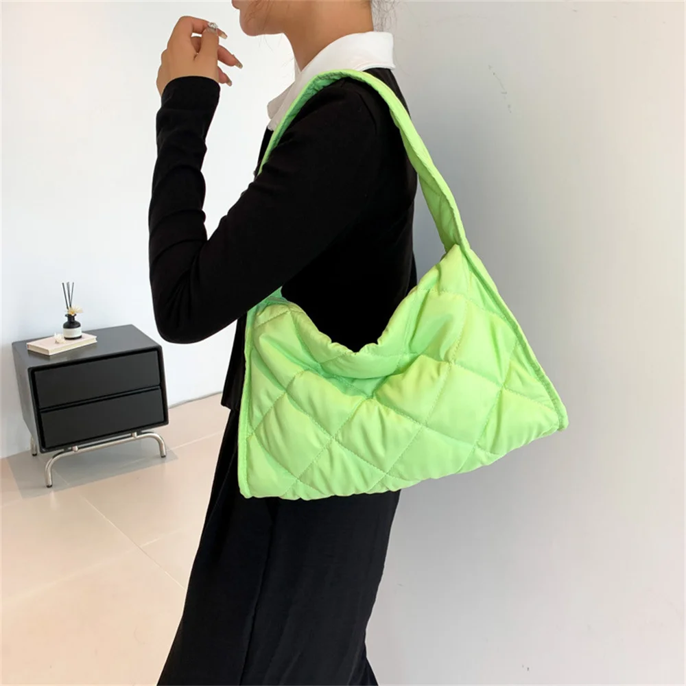 Bolso de hombro acolchado con relleno de algodón bordado para mujer, bolso de mano de gran capacidad, bolsos de axilas de nailon, bolso de viaje versátil para mujer