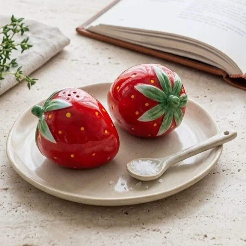 Korean Cartoon Strawberry Condiment Bottle Set Ceramic Salt Pepper Shaker 1 Pair Holiday Restaurant Table Decorations Ornaments