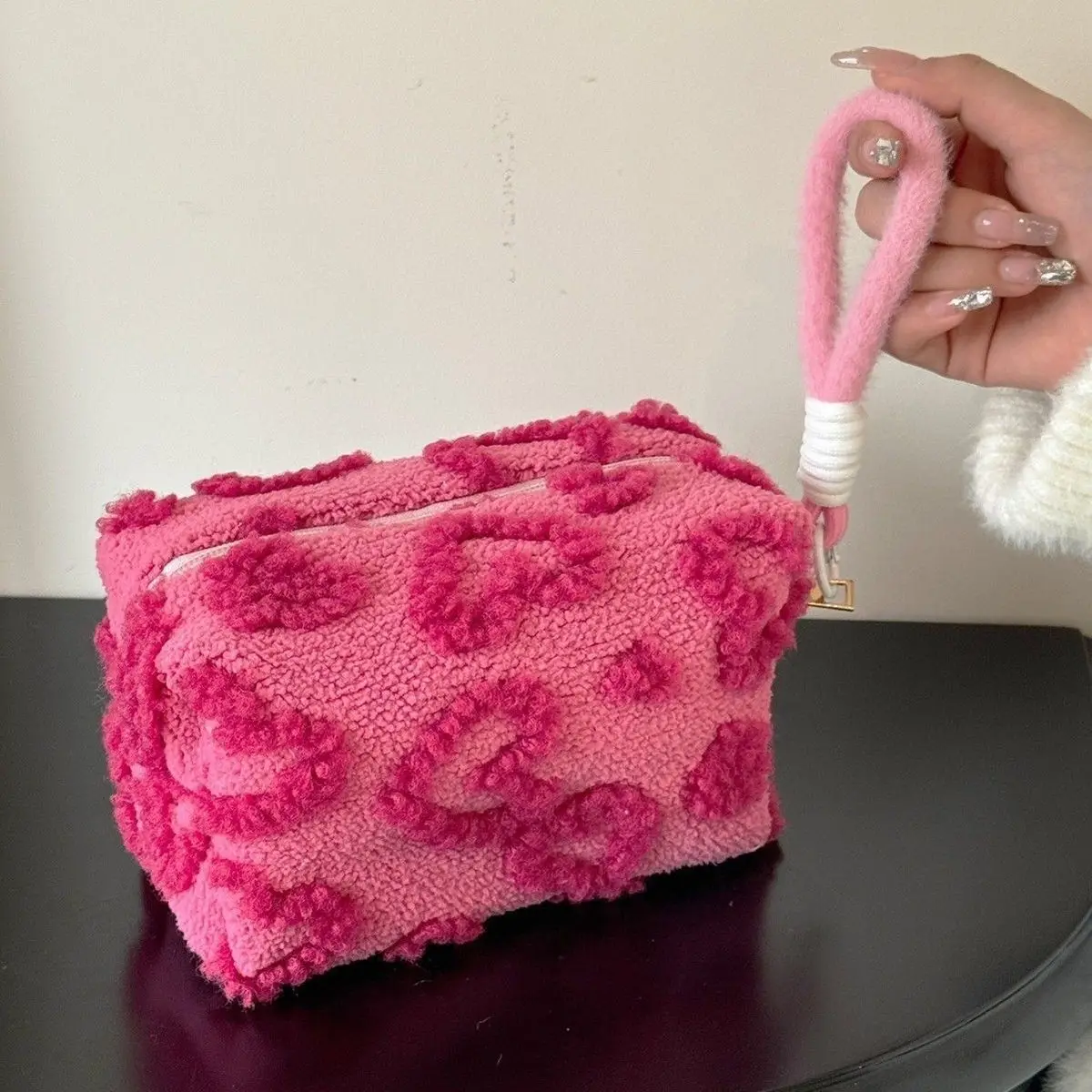 

Women's Makeup Bags Korean Dopamine Sweet Plush Kawaii Cosmetic Bag Large Capacity Portable Multifunctional Handheld Storage Bag