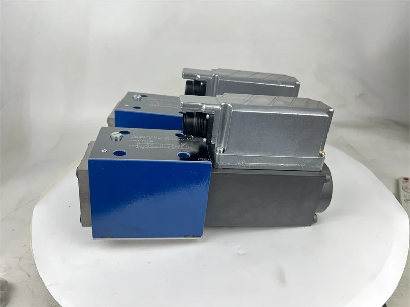 

Servo Solenoid Valves 5WRPE10F1B70L-2X/G24K0/B5M 0811402114 Hydraulic Proportional Directional Valves 5WRPE