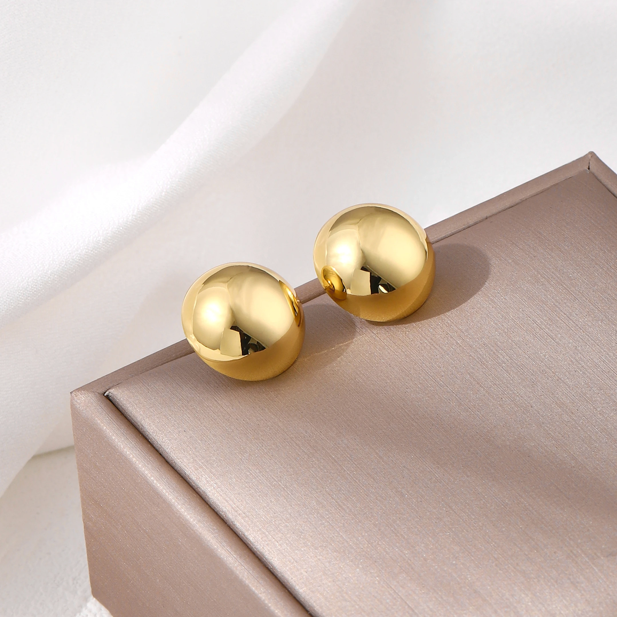 

Modern Simple Women's Semicircular Gold Earrings Copper Plated Real Gold Hip-Hop Women's Earrings Wedding Anniversary Gift