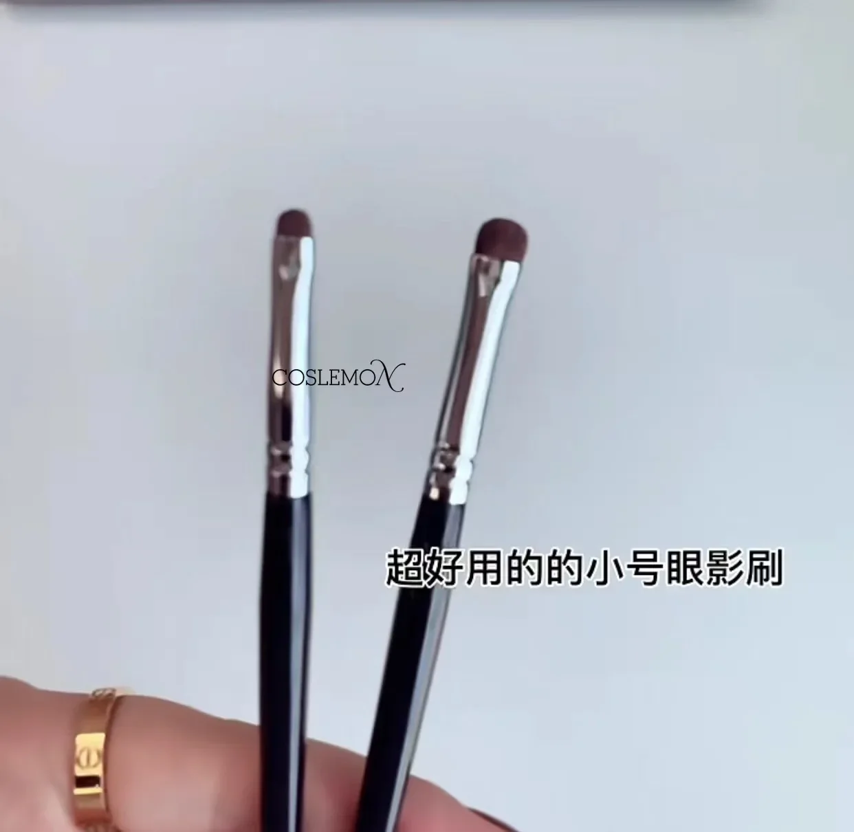 Szczegóły Mały pędzel do makijażu cieni do powiek Pony Hair Eyeliner Brush Fine Tapered Smudge Precision Eye Shadow Concealer Brush Cosmetic