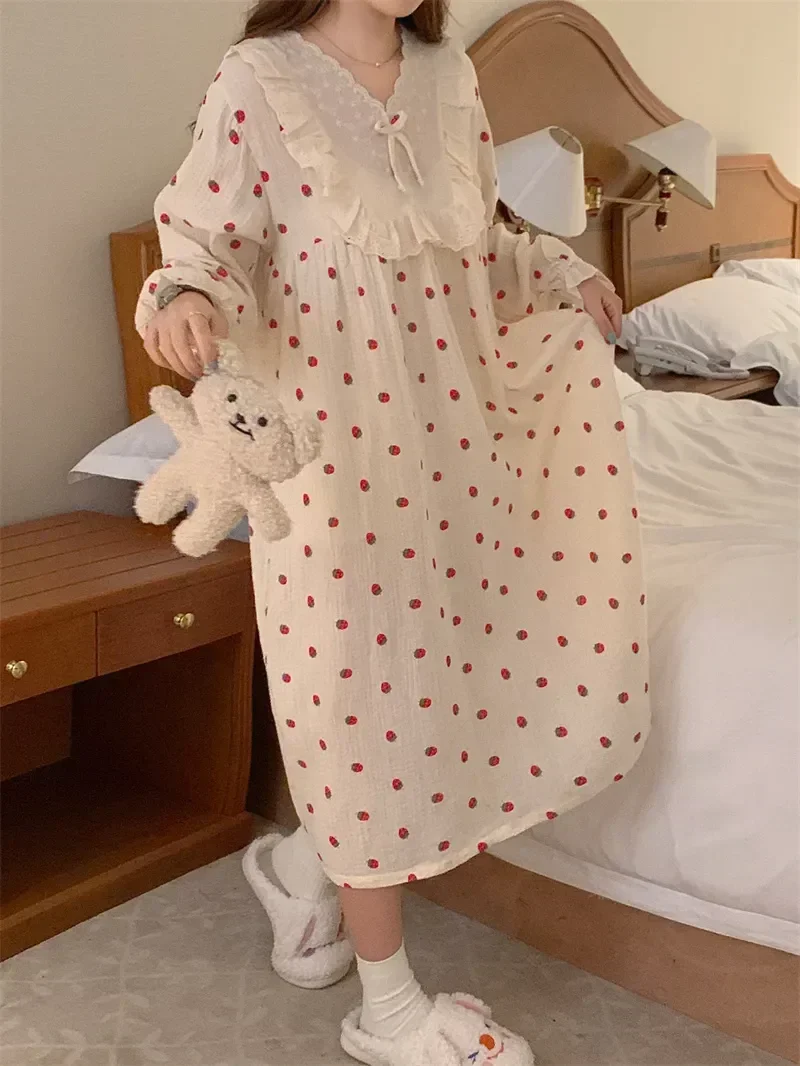 فستان نوم قطني كاجوال بأكمام مريحة فستان نوم الأميرة فراولة ناعم للمنزل مكشكش مطبوع فستان نوم طويل للنساء