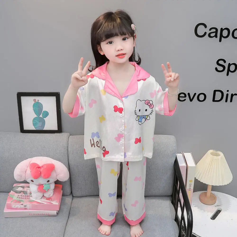 

Новинка 2026 года: Детский комплект домашней одежды Sanrio Hello Kitty для девочек, летняя пижама из шелка с охлаждающим эффектом, милый стиль, пижамы для детей
