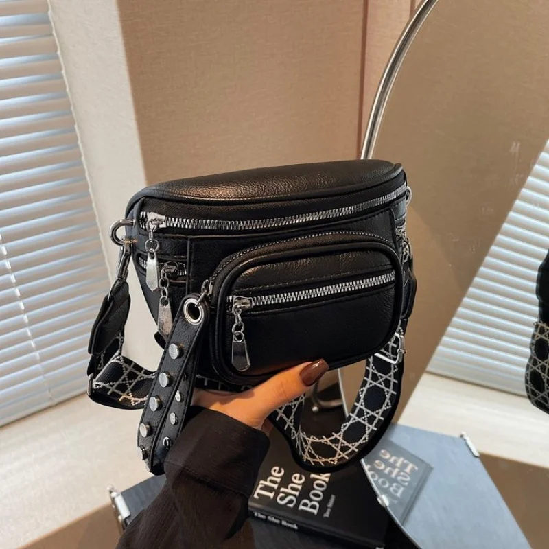 

Casual Simple Vintage Bag Elegant Leather Classic For Women With Solid Color Commuter And Large Capacity