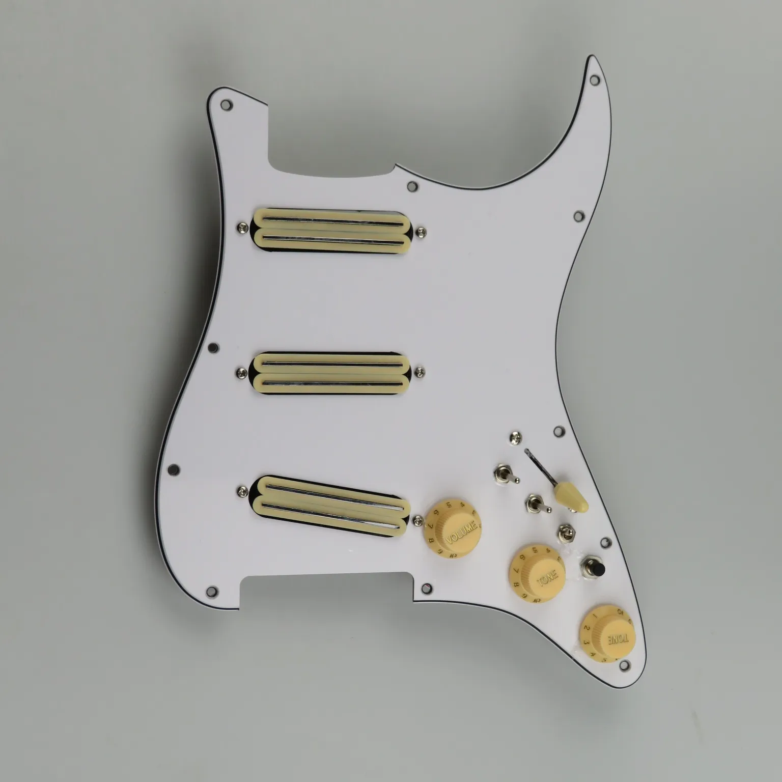 Loaded Pre-Wired Str/at Pickguard White 3 Ply Surface 3 Rail Single Pickups Full Wiring Assembly ST Electric Guitar