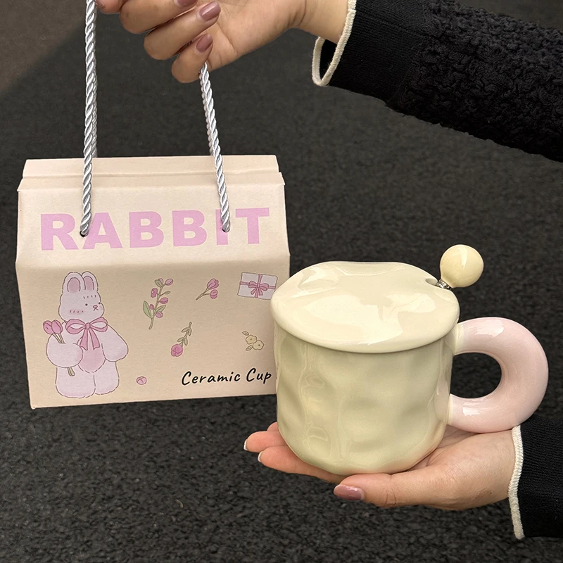 

Solid Ceramic Cup Sets Gift Box Splicing High Aesthetic Handle Pink Mugs with Scoop and Lid Birthday Gift to Friends and Family